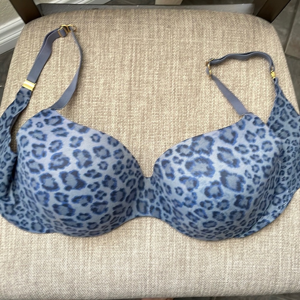 34DD Incredible by Victoria’s secret bra